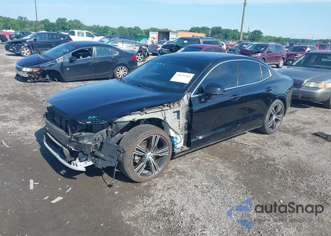 2019 Volvo S60 T5 Inscription z USA, uszkodzony, nr VIN 7JR102FL4KG017820